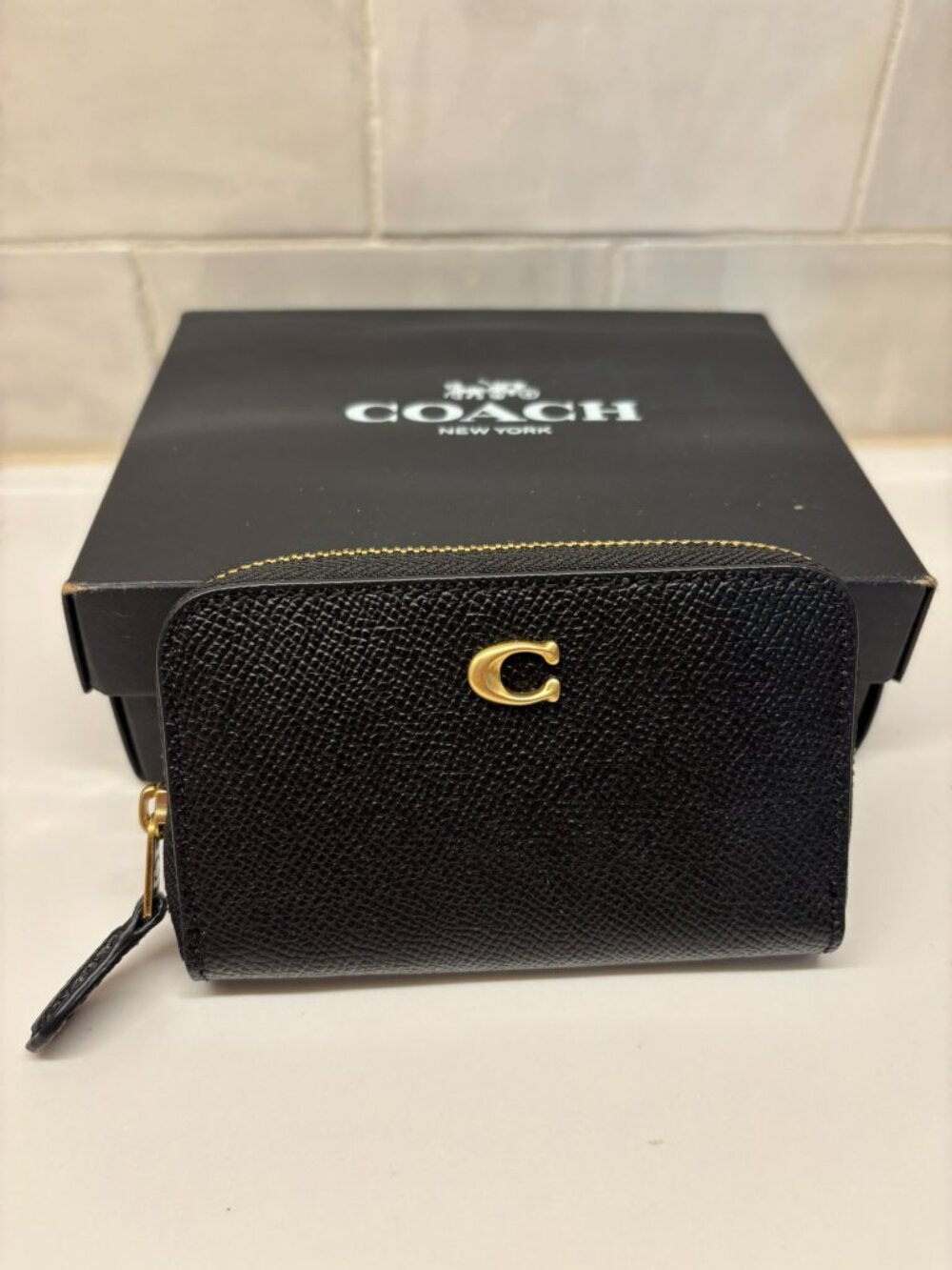 NEW IN BOX Coach Essential Small Zip Around Wallet Coin Card Case Black/Brass
